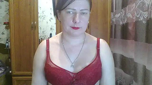 Snapshot of SophieNightAh chatting on 02.06.25 SophieNightAh online show from 02.06.25