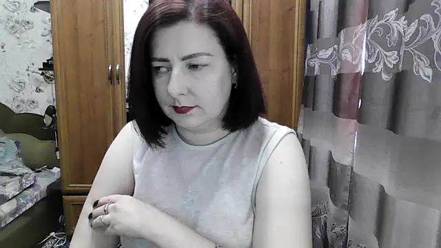 Snapshot of SophieNightAh chatting on 09.13.25 SophieNightAh online show from 09.13.25