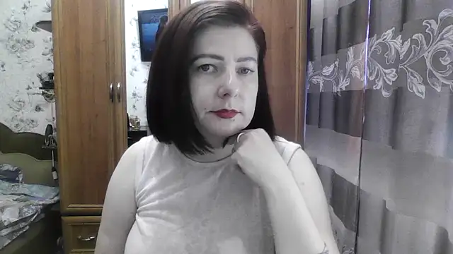 Snapshot of SophieNightAh chatting on 09.14.25 SophieNightAh online show from 09.14.25