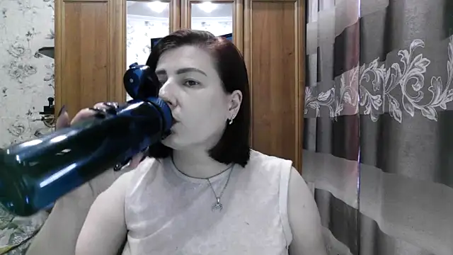 Snapshot of SophieNightAh chatting on 09.15.25 SophieNightAh online show from 09.15.25