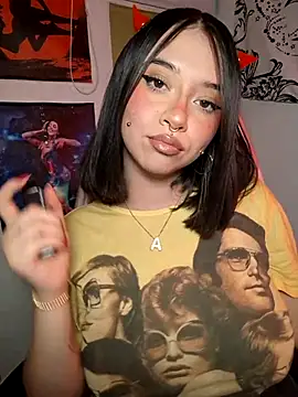 Snapshot of annbones_ch chatting on 10.12.25 annbones ch online show from 10.12.25