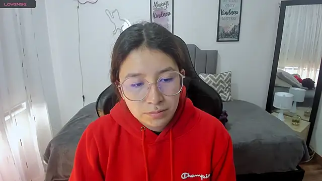 Snapshot of Amy_joones chatting on 10.04.25 Amy joones online show from 10.04.25