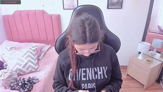 Amy joones online show from 12.04.25