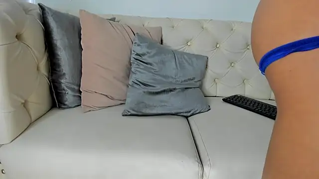 camila-manzur online show from 01.29.25