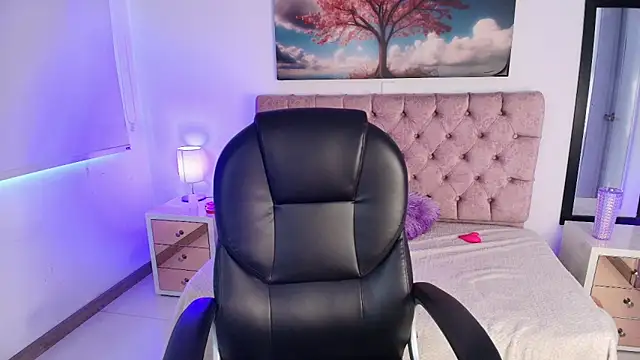 Julianaa Castro  online show from 03.25.26