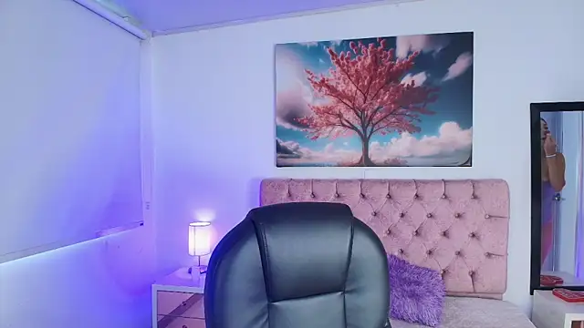 Julianaa Castro  online show from 03.31.26