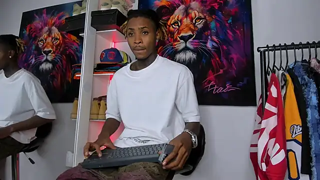 Snapshot of Pantera_black_21 chatting on 10.18.25 Pantera black 21 online show from 10.18.25