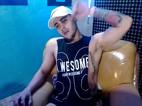 Snapshot of xxxxhotxoxo chatting on 12.17.24 xxxxhotxoxo online show from 12.17.24