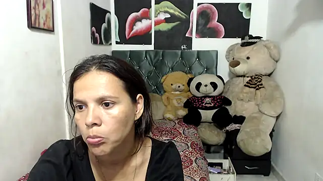 Snapshot of manzanahot9 chatting on 03.11.25 manzanahot9 online show from 03.11.25