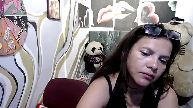 Snapshot of manzanahot9 chatting on 09.26.25 manzanahot9 online show from 09.26.25