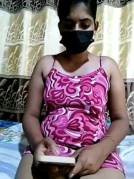 Snapshot of SLZAARA chatting on 12.19.24 SLZAARA online show from 12.19.24