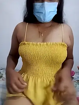 Snapshot of SLZAARA chatting on 09.30.25 SLZAARA online show from 09.30.25