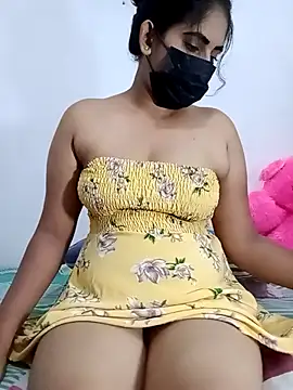 Snapshot of SLZAARA chatting on 10.29.25 SLZAARA online show from 10.29.25