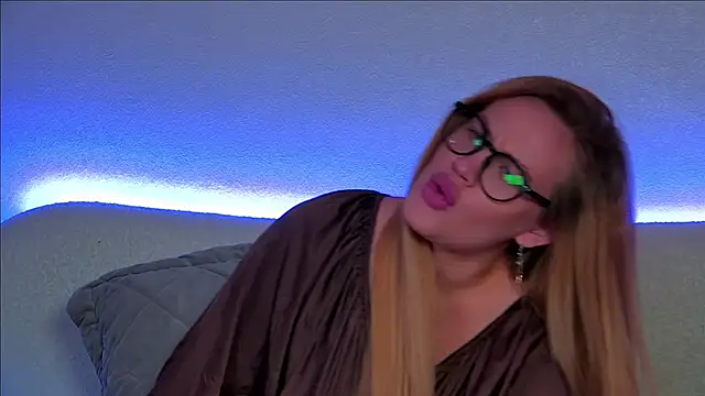 MariaNeumann online show from 02.05.25