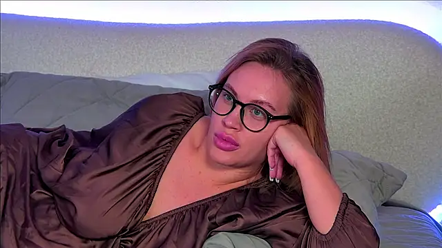 MariaNeumann online show from 02.05.25