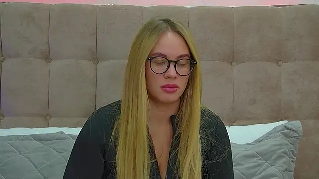 MariaNeumann online show from 02.28.25