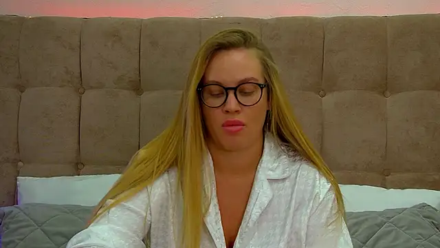 MariaNeumann online show from 03.06.25