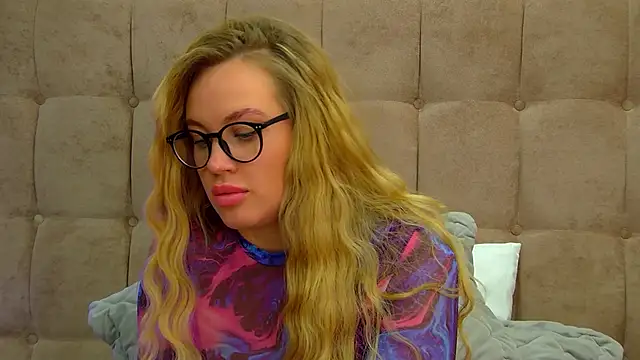 MariaNeumann online show from 03.07.25