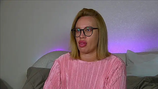 MariaNeumann online show from 10.19.25