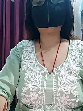 Snapshot of Aishwaryaa_69 chatting on 04.08.26 Aishwaryaa 69 online show from 04.08.26