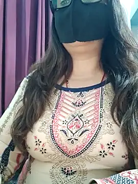 Snapshot of Aishwaryaa_69 chatting on 04.11.26 Aishwaryaa 69 online show from 04.11.26