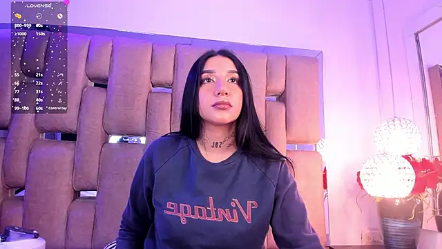 Snapshot of Leiaa_ chatting on 12.03.24 Leiaa online show from 12.03.24