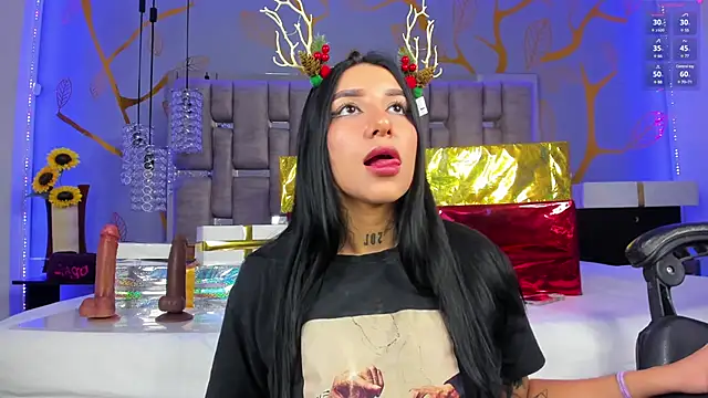 Snapshot of Leiaa_ chatting on 12.18.24 Leiaa online show from 12.18.24