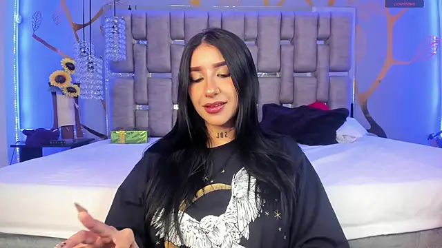 Snapshot of Leiaa_ chatting on 01.04.25 Leiaa online show from 01.04.25