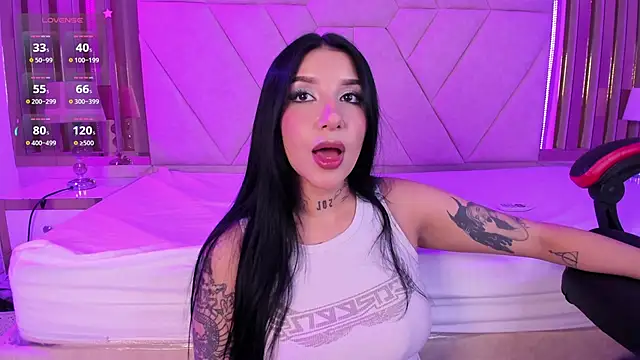 Snapshot of Leiaa_ chatting on 11.07.25 Leiaa online show from 11.07.25