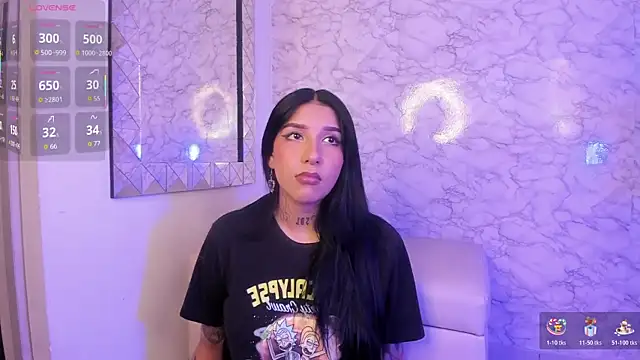 Snapshot of Leiaa_ chatting on 11.16.25 Leiaa online show from 11.16.25