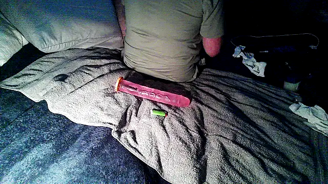 Snapshot of Jacknjimmyjohn chatting on 12.15.25 Jacknjimmyjohn online show from 12.15.25