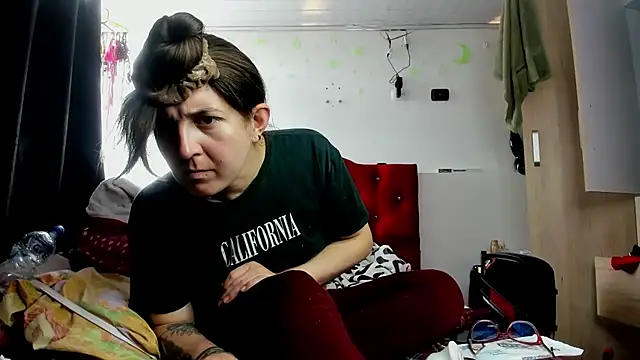 Sweet-Suck69 online show from 03.18.25