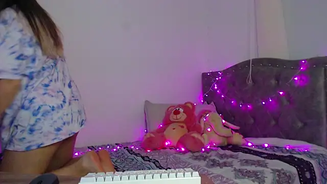 Giia paiige18 online show from 03.22.25