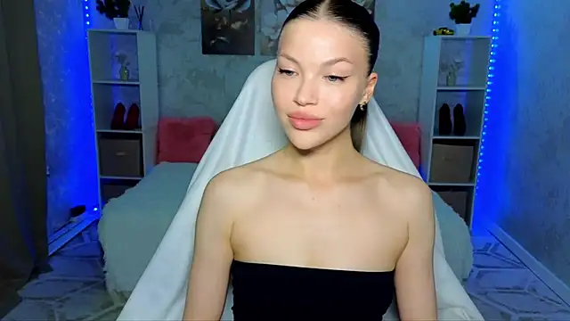 Snapshot of EmmyMills chatting on 06.15.26 EmmyMills online show from 06.15.26