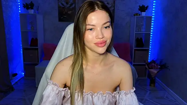Snapshot of EmmyMills chatting on 06.20.26 EmmyMills online show from 06.20.26
