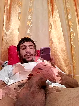 Snapshot of emea4 chatting on 12.21.25 emea4 online show from 12.21.25