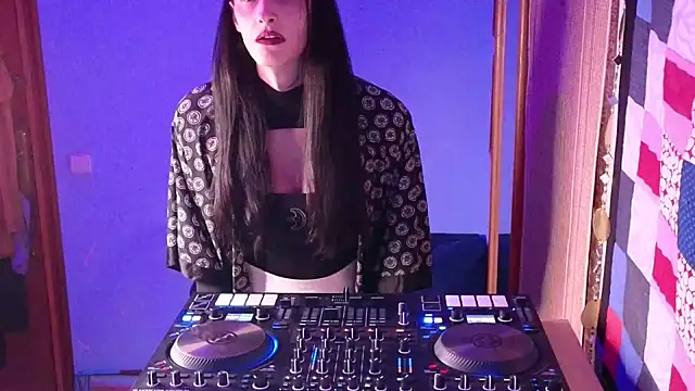 MemiKouki online show from 03.15.25