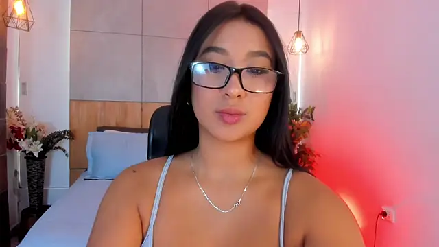 Snapshot of BellaHarllow chatting on 06.24.26 BellaHarllow online show from 06.24.26