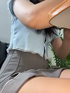 Snapshot of Lami_Mi chatting on 12.23.25 Lami Mi online show from 12.23.25