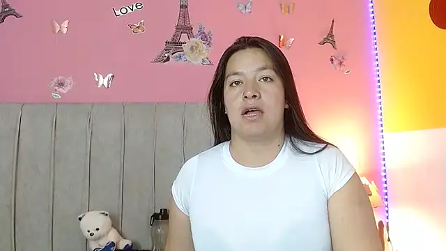 Snapshot of monickhot303av chatting on 09.19.25 monickhot303av online show from 09.19.25