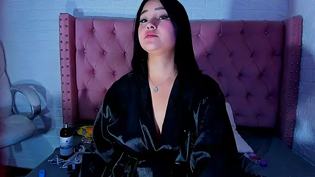 Snapshot of Catherinee69_x chatting on 01.14.25 Catherinee69 x online show from 01.14.25