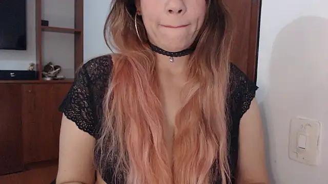 Snapshot of FREYJA- chatting on 09.23.25 FREYJA- online show from 09.23.25