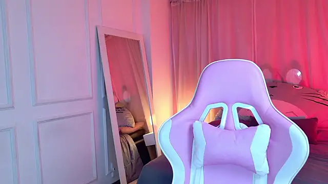 Snapshot of _Artemisa_X chatting on 10.15.25 Artemisa X online show from 10.15.25