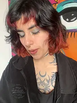 Snapshot of _Artemisa_X chatting on 10.30.25 Artemisa X online show from 10.30.25