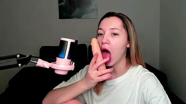 MiaThaine online show from 01.14.25