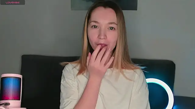 MiaThaine online show from 02.06.25