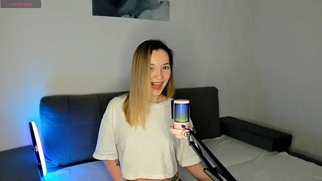 MiaThaine online show from 02.16.25