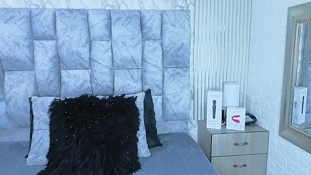 charlotte  G online show from 10.04.25