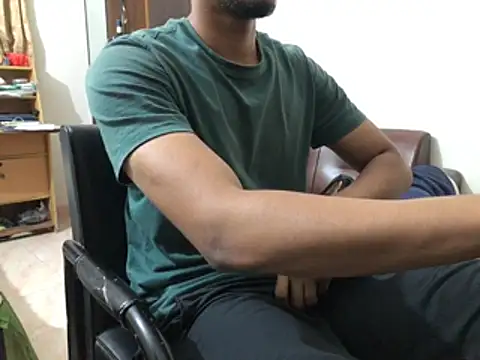 Snapshot of Zeuhorny chatting on 11.17.25 Zeuhorny online show from 11.17.25