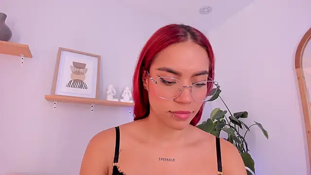 Scarlett Morgan  online show from 02.10.25